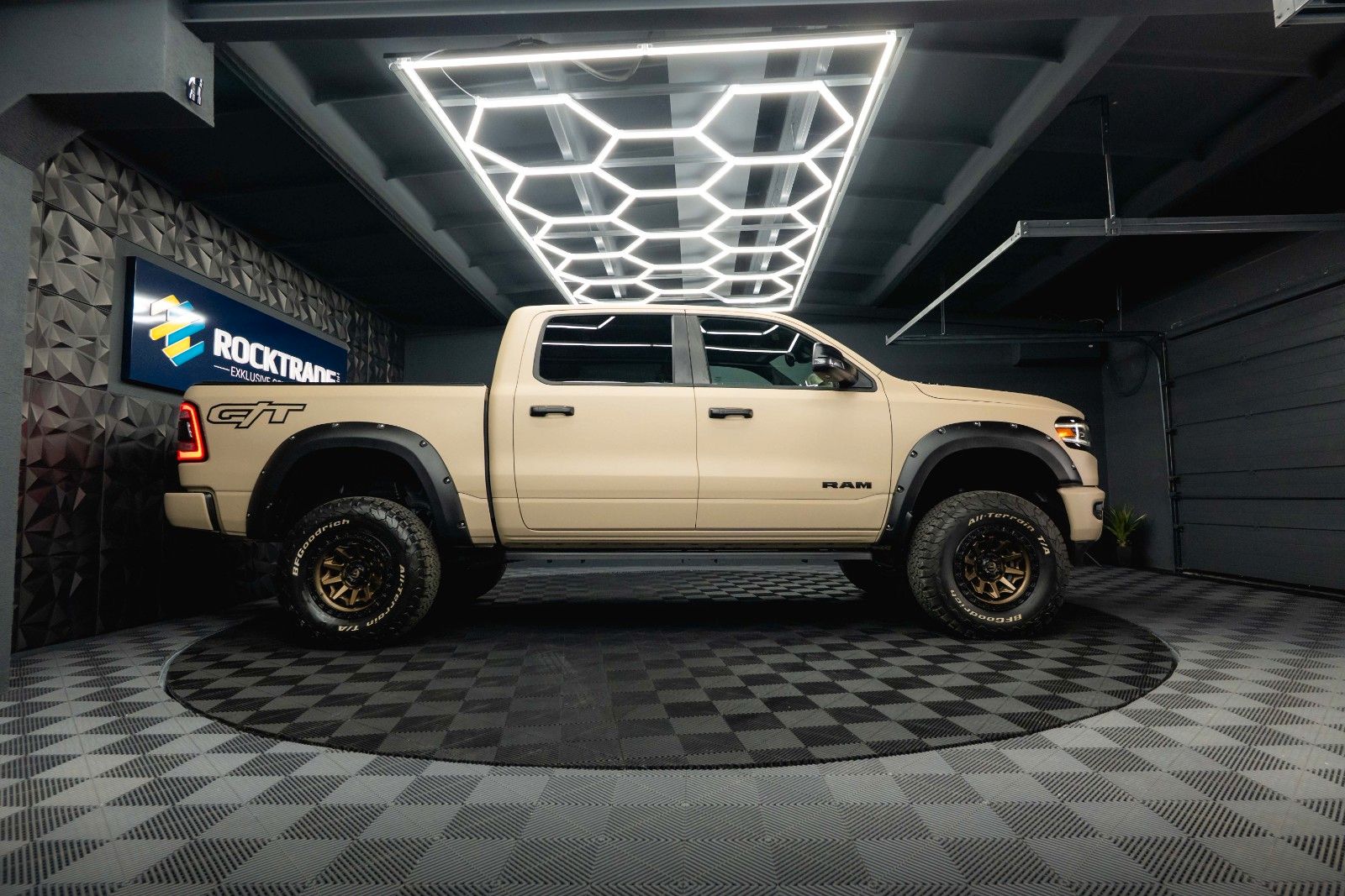 Fahrzeugabbildung Dodge RAM 5.7 V8 HEMI 4x4 NIGHT GT SPORT Offroad 19%
