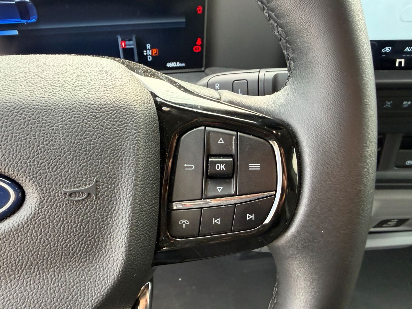Fahrzeugabbildung Ford Transit Custom RWD E-Transit Kasten 320 L1 Trend