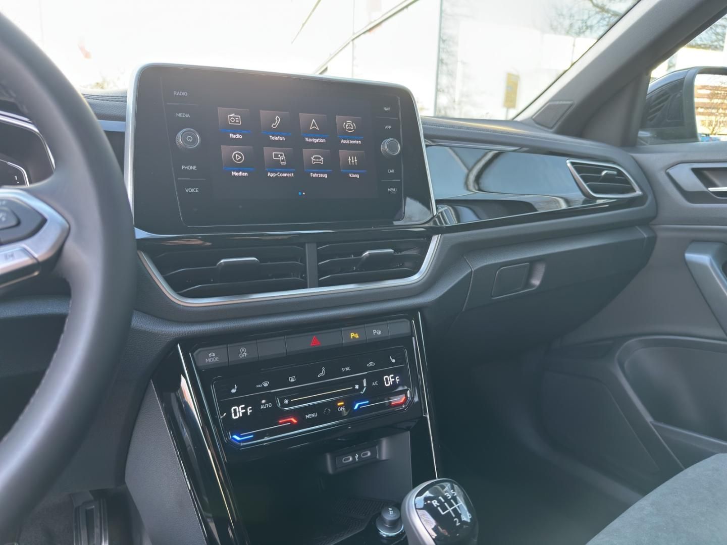 Fahrzeugabbildung Volkswagen T-ROC R-Line R-Line,Easy-Open,GJR,RFK,Navi,Clima