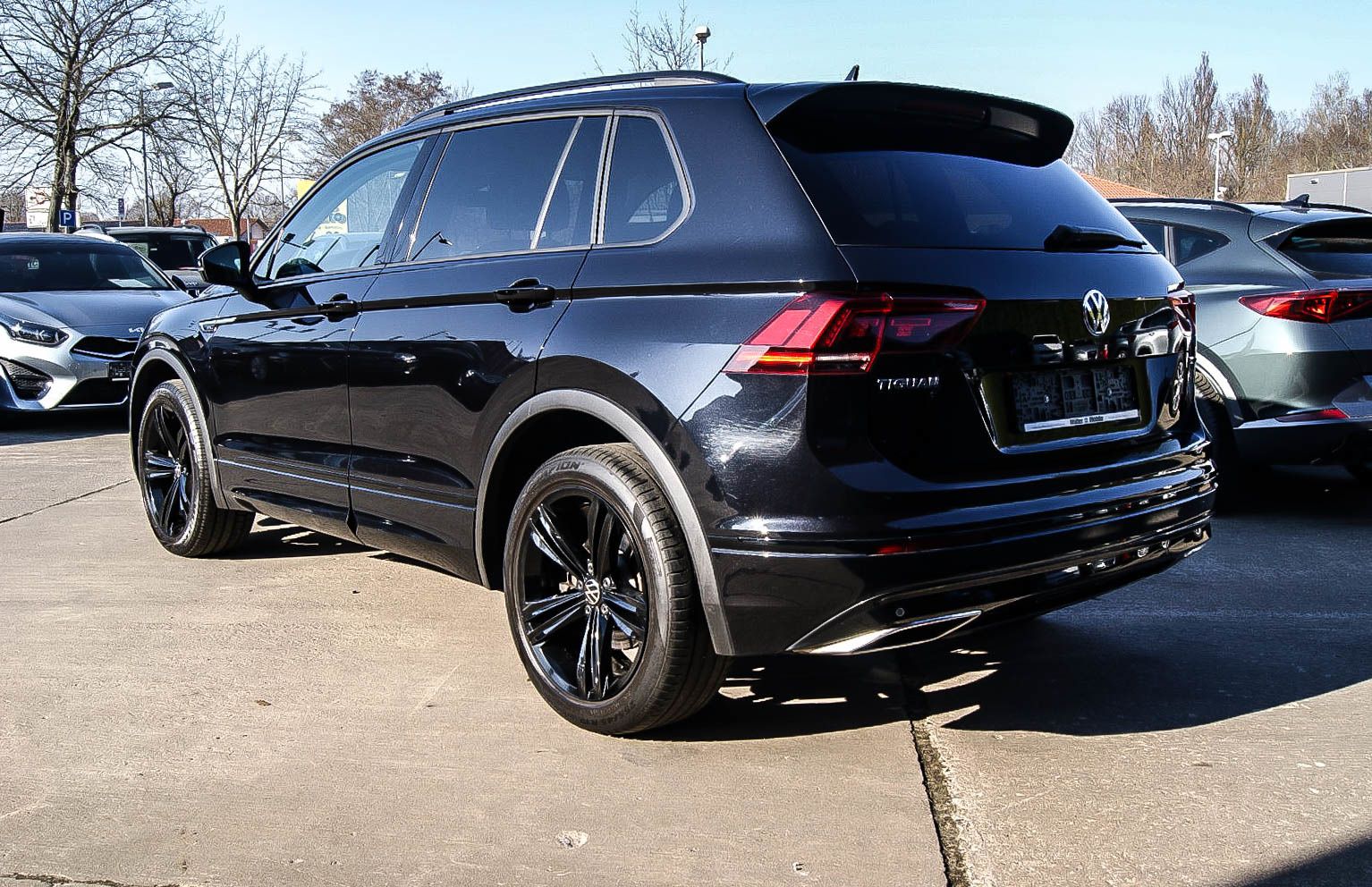 Fahrzeugabbildung Volkswagen Tiguan 2.0TDI 4Motion DSG R-LINE Black Style 19'
