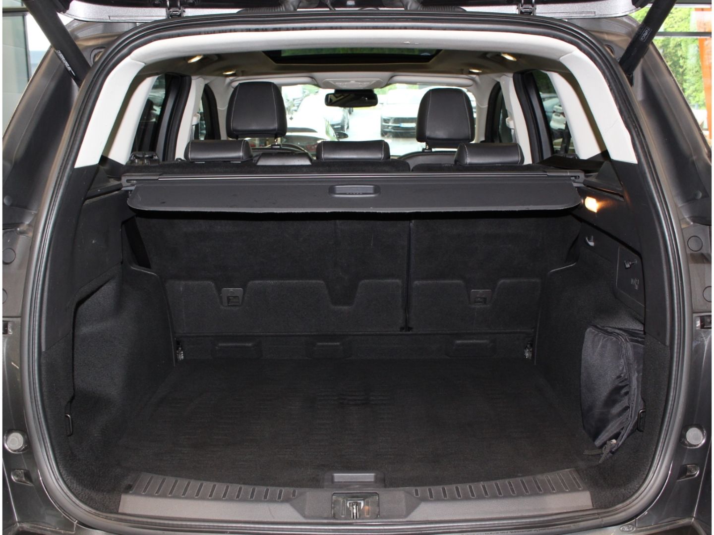 Fahrzeugabbildung Ford Kuga Individual 2.0 TDCi *AHK*Pano*Klima*