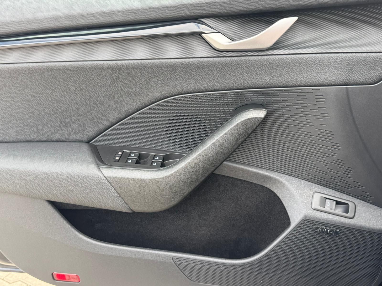 Fahrzeugabbildung SKODA Octavia 2.0 DSG Sportline MATRIX*PANO*CANT.*5J.G