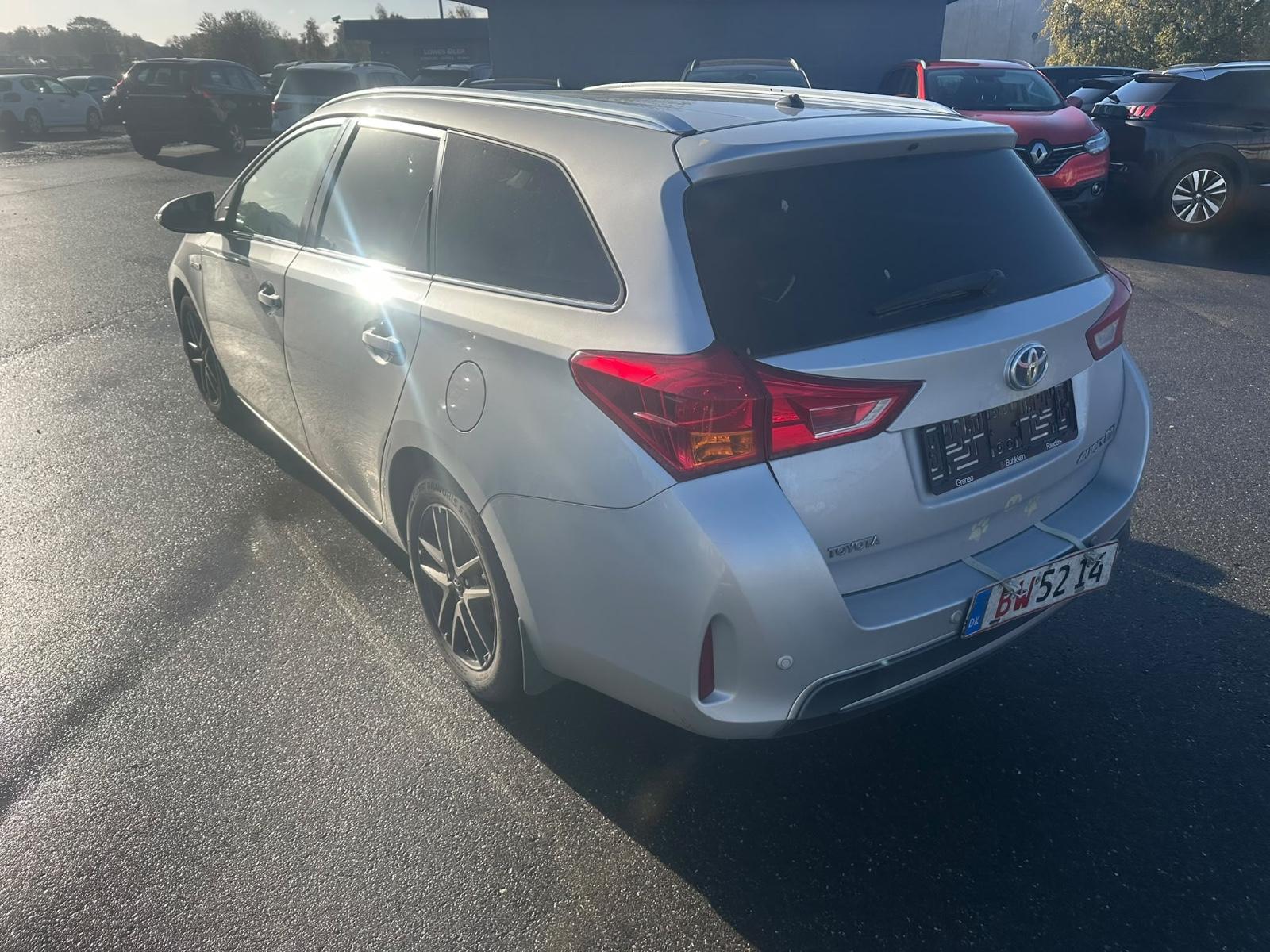 Toyota Auris 2014 — engine 1.798 cm³, 99 HP (73kW)
