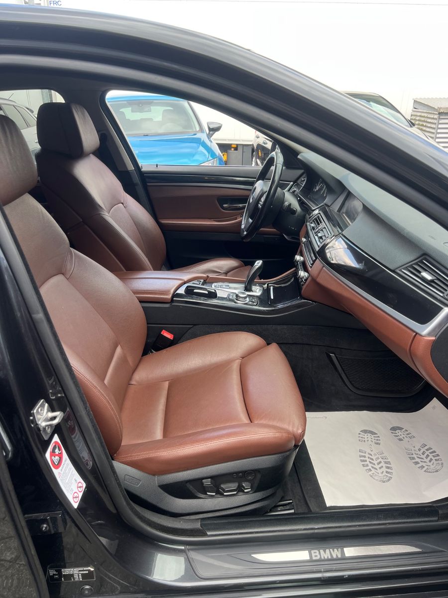Fahrzeugabbildung BMW 530 d Lim. xDrive *HEAD-UP*LEDER-BRAUN*MEMORY*