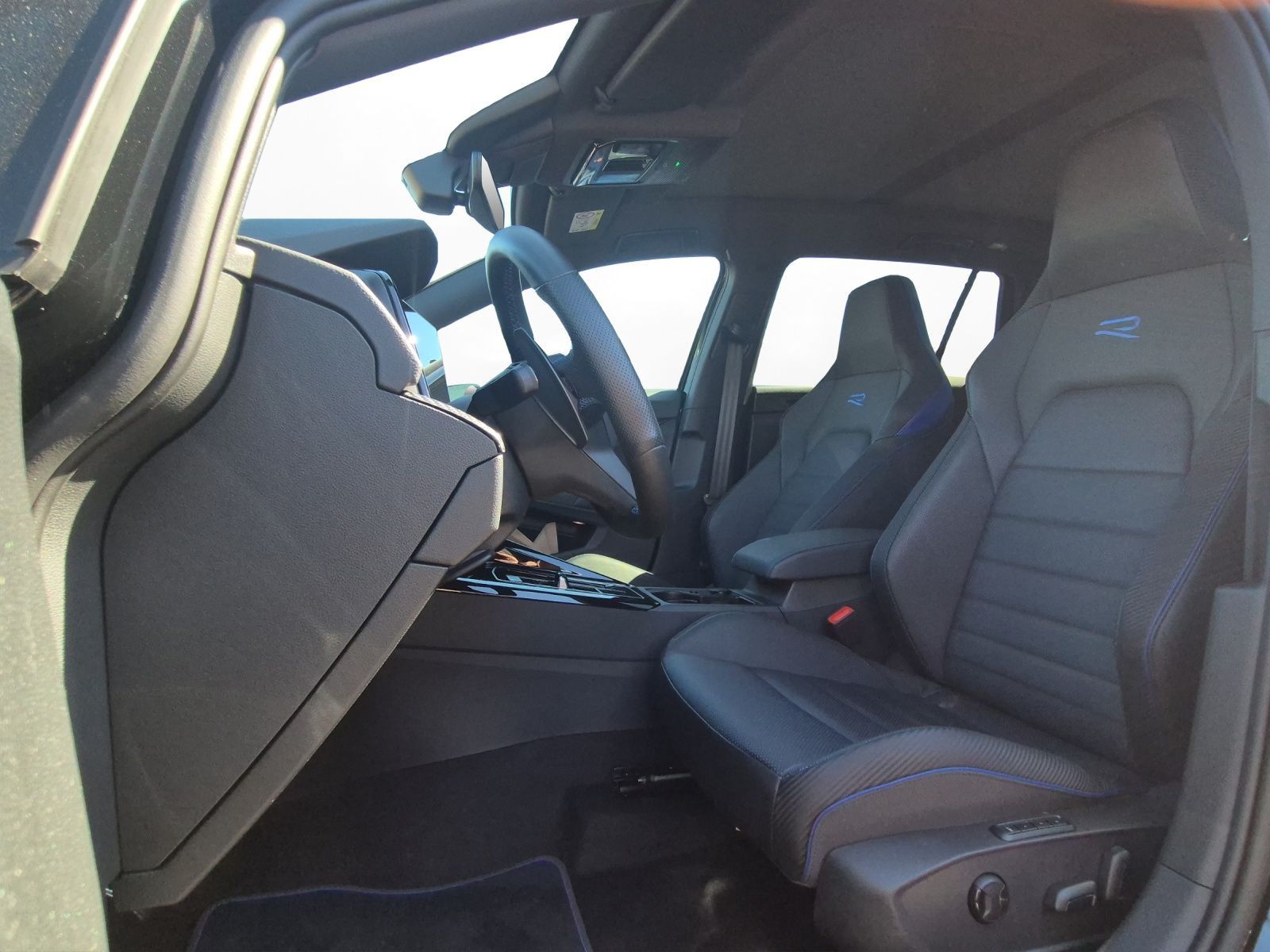 Volkswagen Golf VIII Variant R Perf. 2.0 TSI DSG 4Motion Pa foto 3