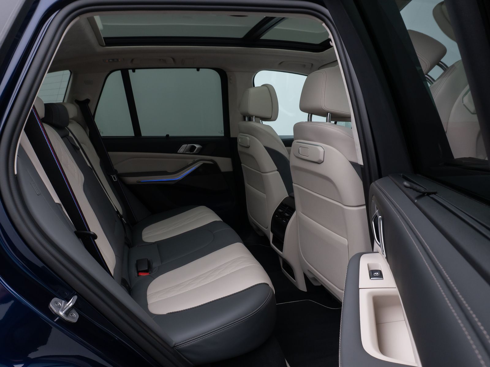 Fahrzeugabbildung BMW X5 xD50e M Sport 360°H/K Panorama Individual 22"