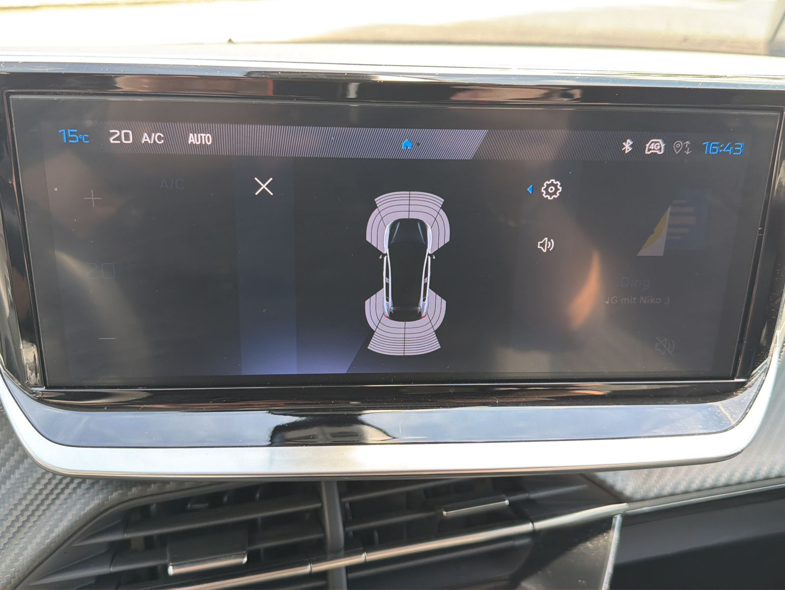 Fahrzeugabbildung Peugeot 208 Hybrid 110 Allure - Automatik
