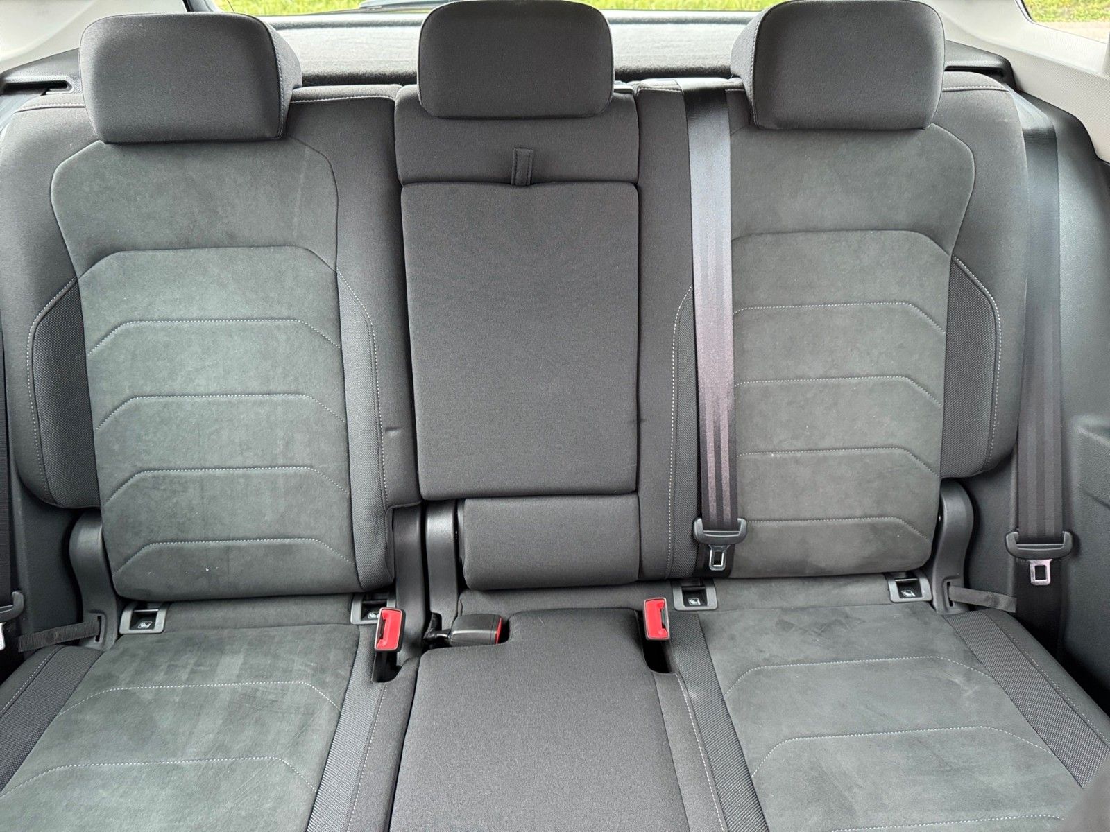 Fahrzeugabbildung Volkswagen Tiguan Elegance 1.5 TSI
