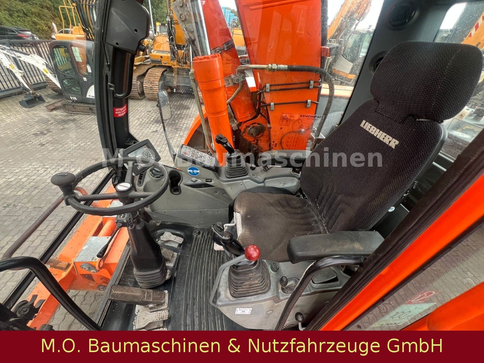 Fahrzeugabbildung Liebherr A914 COMPACT LITRONIC 14T