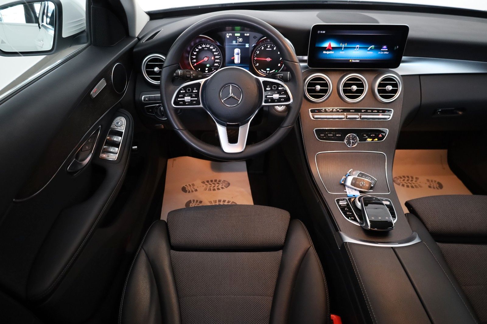 Fahrzeugabbildung Mercedes-Benz C 200 T 4M T.Leder,Navi,LED,SH,PDC,SR+WR