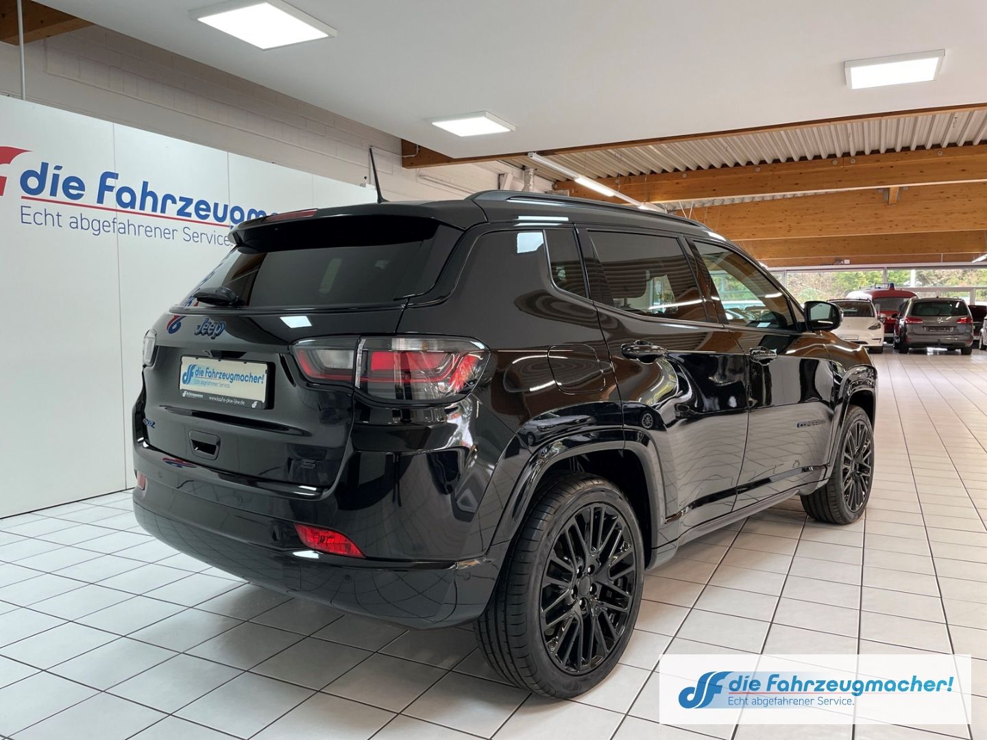 Fahrzeugabbildung Jeep Compass S Plug-In Hybrid 4WD Navi Soundsystem 36