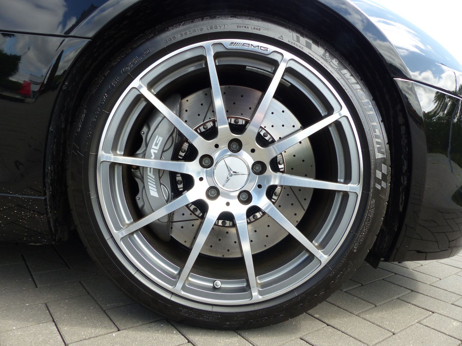 Fahrzeugabbildung Mercedes-Benz SLS AMG Flügeltürer
