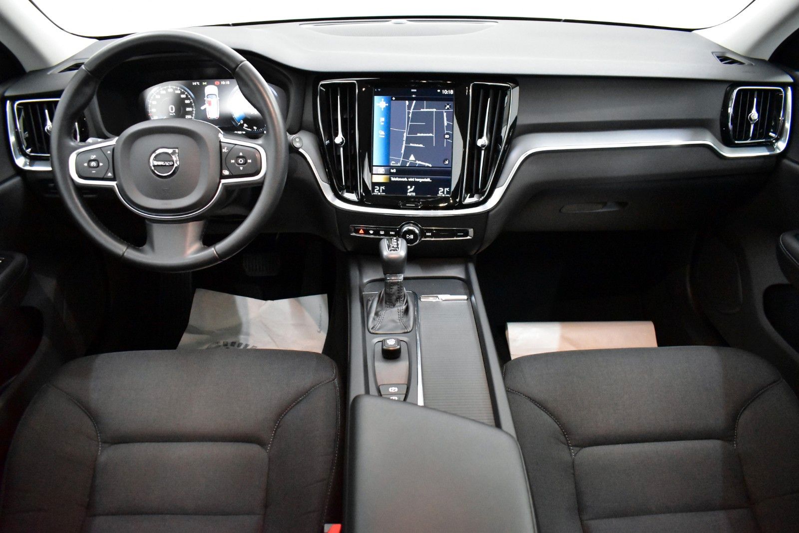 Fahrzeugabbildung Volvo V60 Kombi Navi,LED,PDC,DAC,Business-Paket