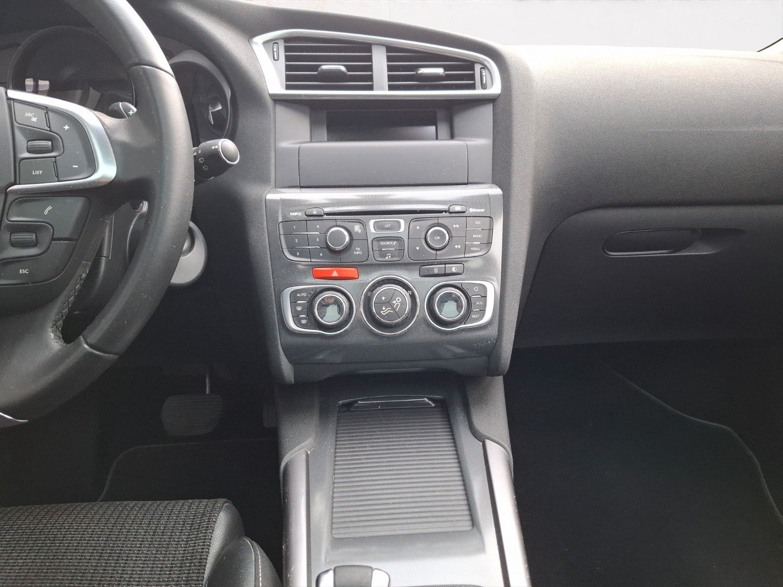 Fahrzeugabbildung Citroën C4 Lim. Exclusive ! Massagesitze ! Panoramadach