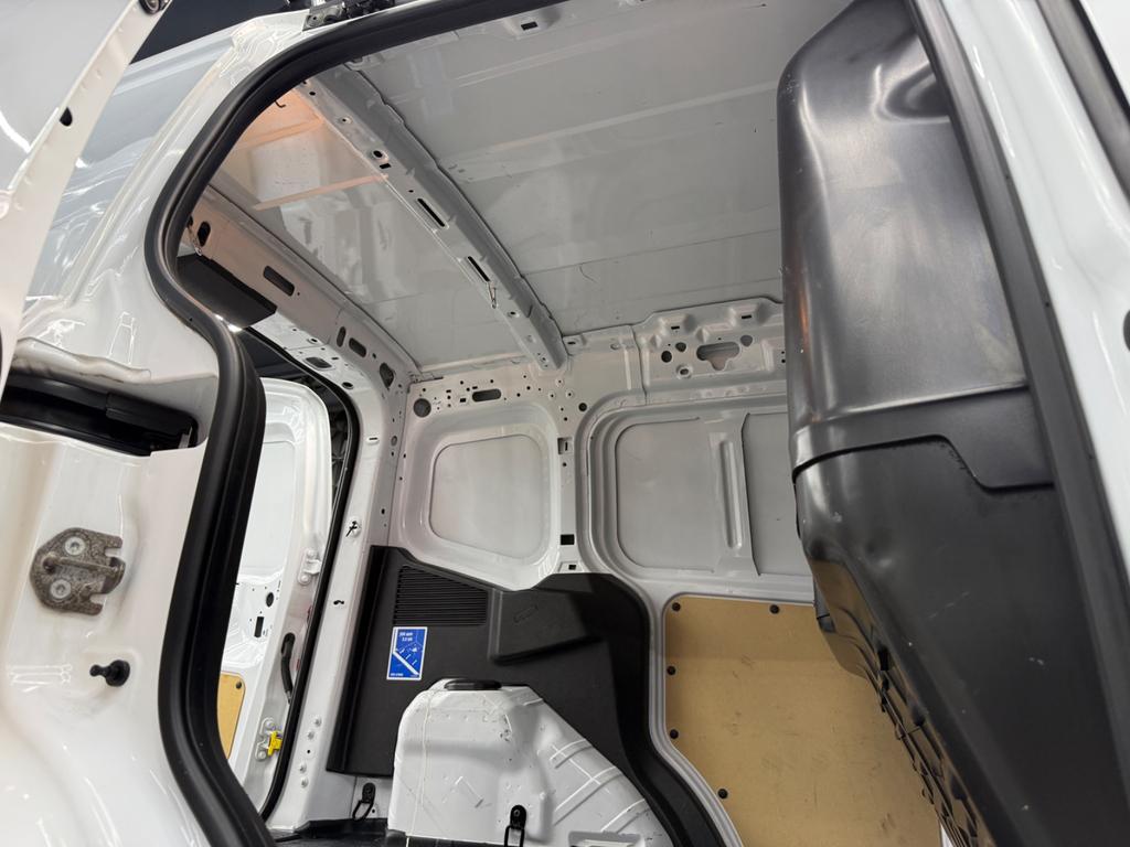 Ford Transit Courier 1.5 TDCi, Foto 11 von 40