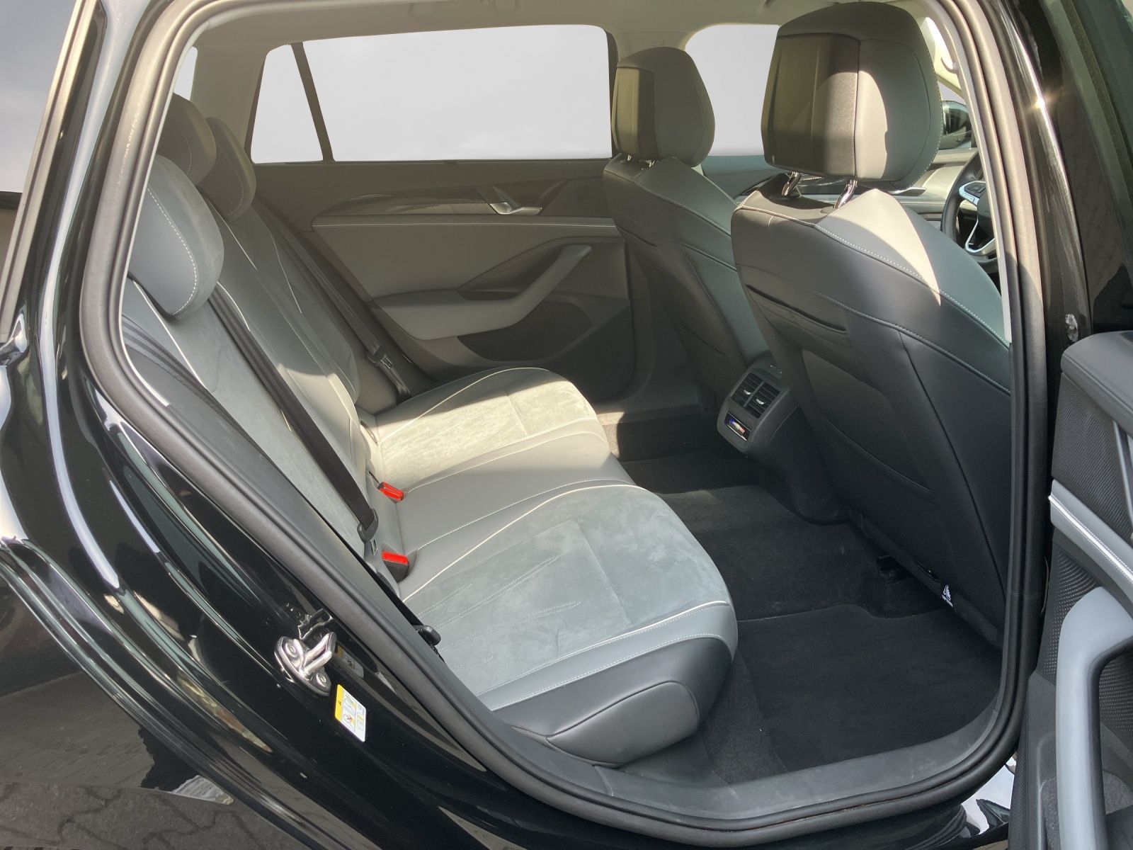 Volkswagen Passat Variant - Bild 7