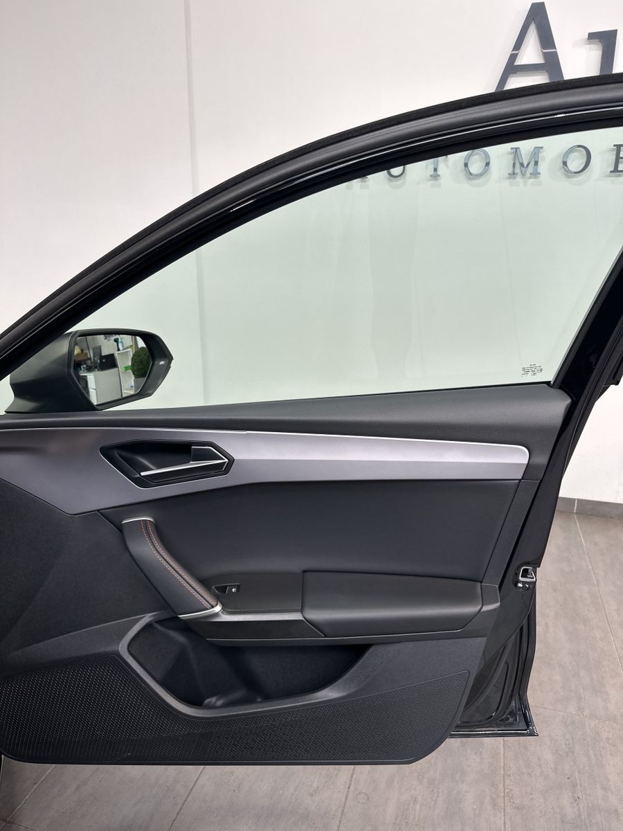 Fahrzeugabbildung SEAT Leon 2.0 TDI FR LED+ACC+SHZ+VCOCKPIT+CARPLAY+PP