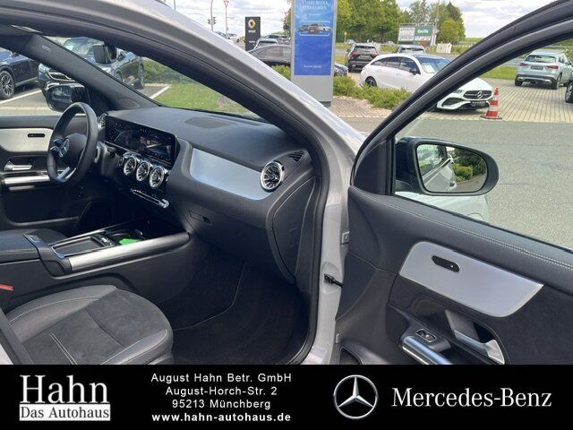 Fahrzeugabbildung Mercedes-Benz GLA 200 AMG/NIGHT/MULTIB./AHK/360/PANO/TOTW./...