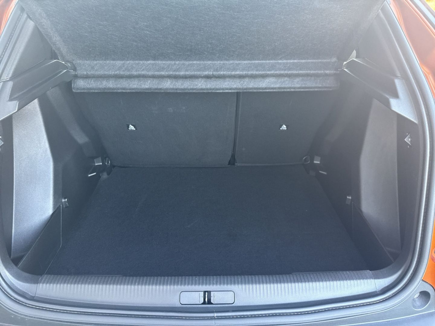 Fahrzeugabbildung Peugeot 2008 e- Active Klimaautom Fahrerprofil DAB Spurh
