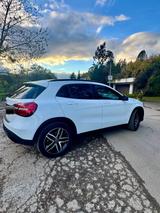 Mercedes-Benz GLA 200 -Sport Utility Vehicle Polarweiss - Mercedes-Benz GLA 200 Gebrauchtwagen in Stuttgart