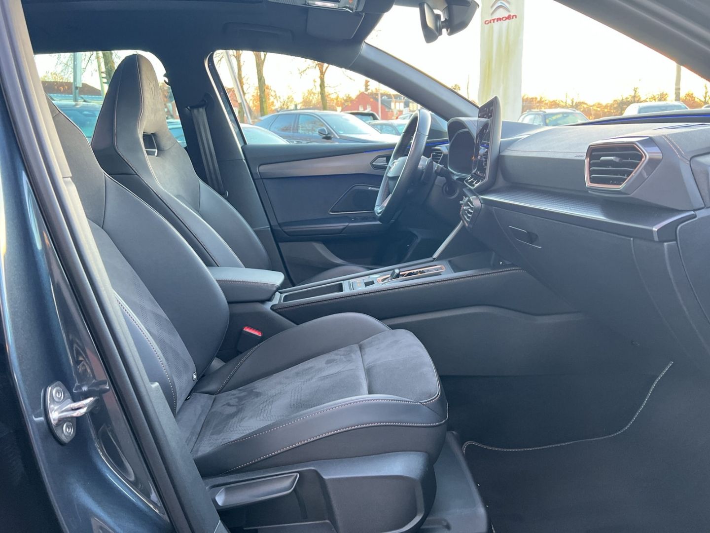 Fahrzeugabbildung CUPRA Leon Sportstourer 1.5 eTSI AD El. Panodach SHZ