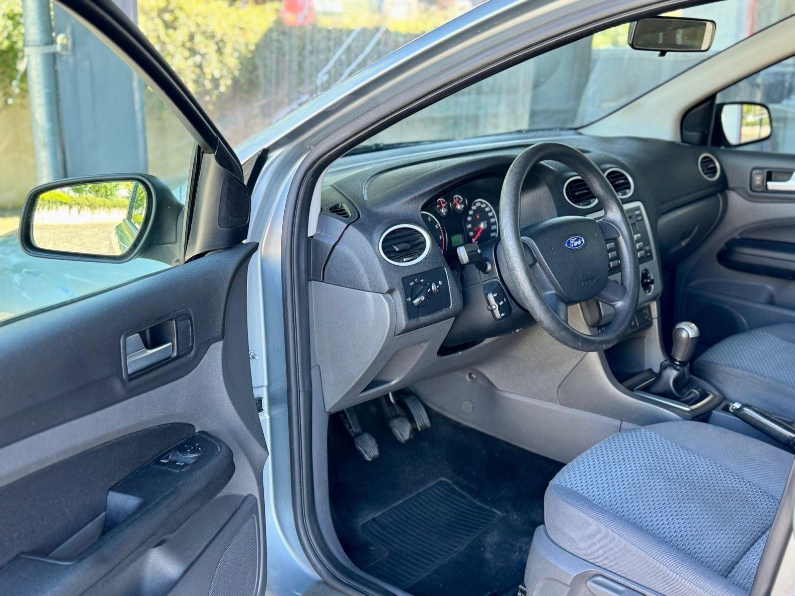 Ford Focus 2005 — photo 10