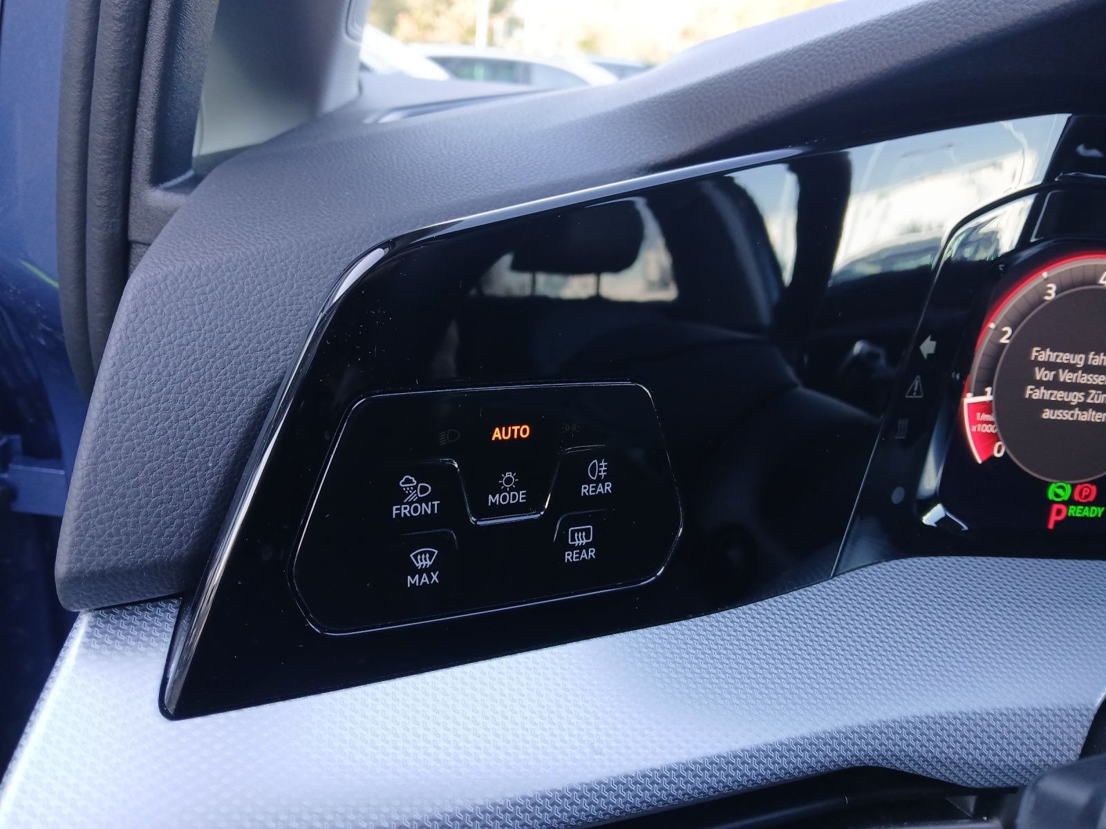Fahrzeugabbildung Volkswagen Golf VIII Variant eTSI Goal DSG LED AHK Navi AID