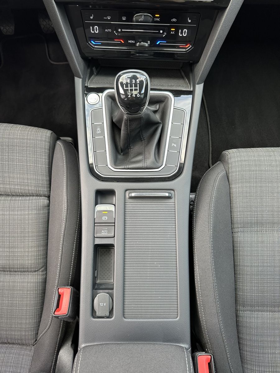 Fahrzeugabbildung Volkswagen Passat Variant 2.0 TDI Business NAV+LED+ACC+PANO