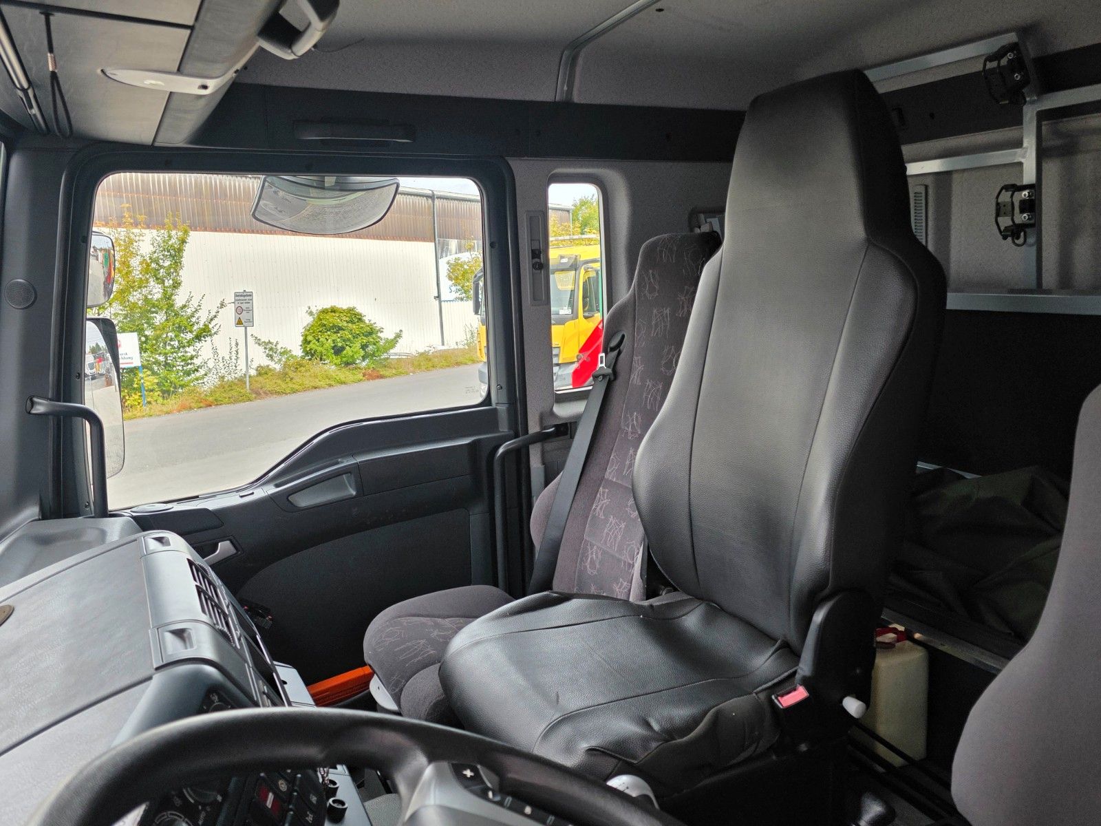 Fahrzeugabbildung MAN TGA 18.360 4x4 BB 3 Sitze Schalter Expedition