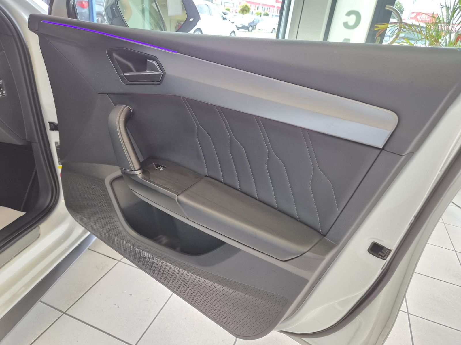 Fahrzeugabbildung CUPRA Leon VZ / PANO / LED / KAMERA / NUR 42TKM