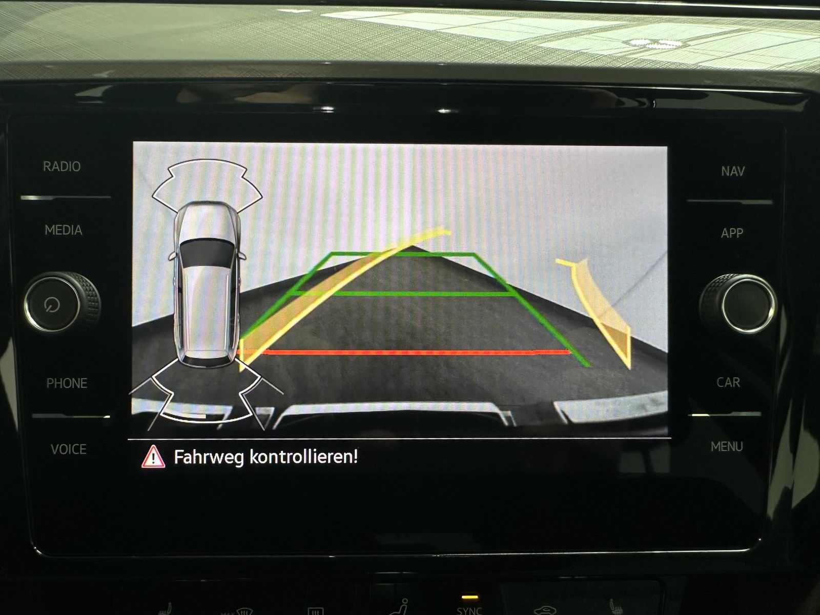 Fahrzeugabbildung Volkswagen Passat Variant GTE NAV+IQ-LIGHT+KAM+ACC+17ZO+PP