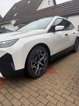 BMW iX xDrive40 - - BMW iX: Von Privat