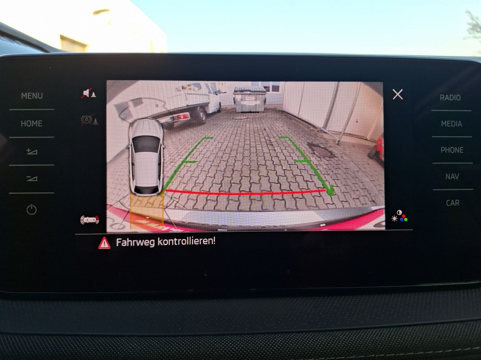 Fahrzeugabbildung SKODA Fabia TSI Style LED Navi AID ACC RFK SH LM