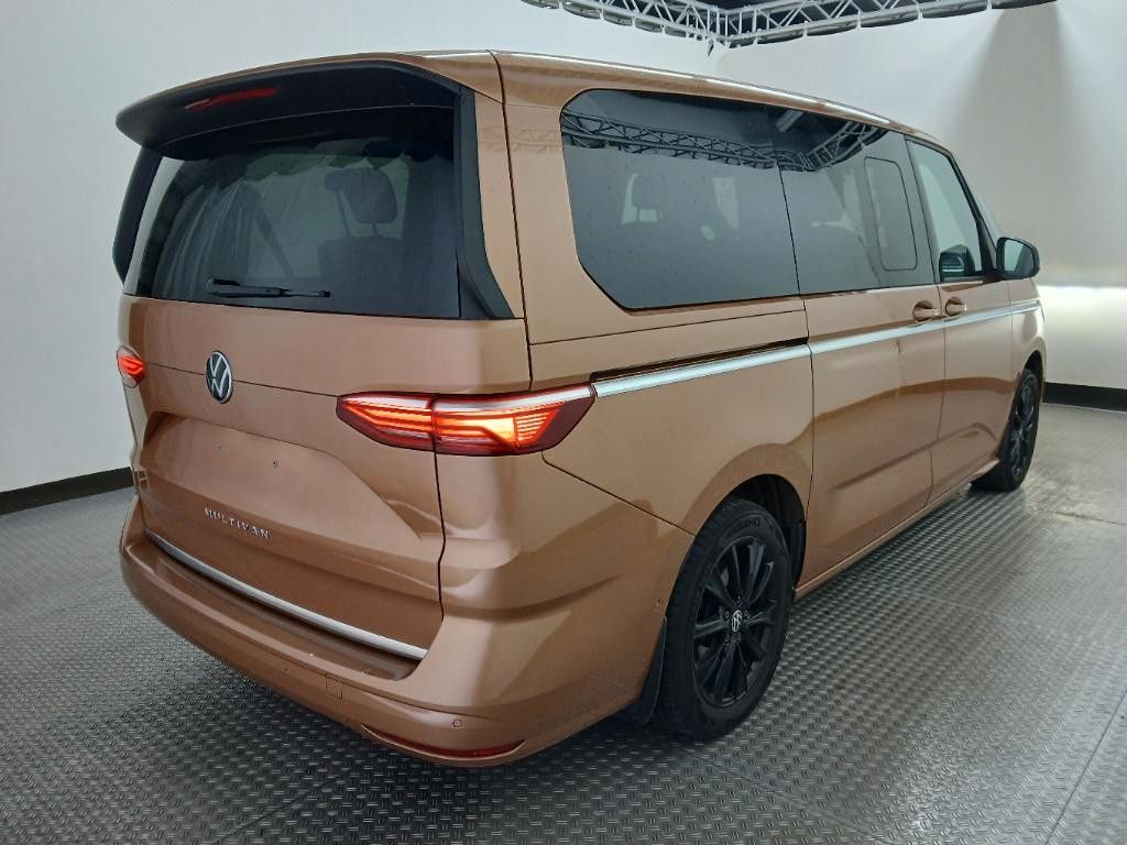 Fahrzeugabbildung Volkswagen T7 Multivan Style lang Pano HuD H&k AHK vis-avis