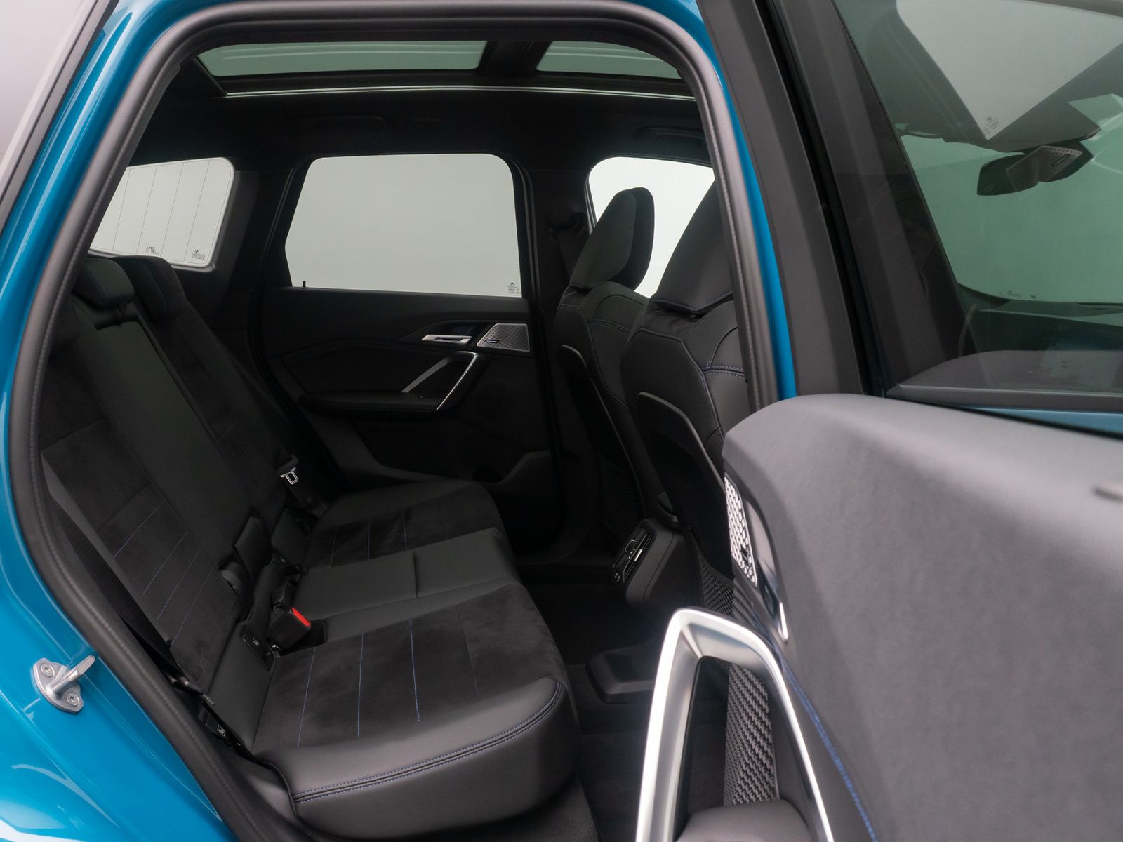 Fahrzeugabbildung BMW iX1 xD30 M Sport Panorama 360°HUD DAB H/K 19Zoll