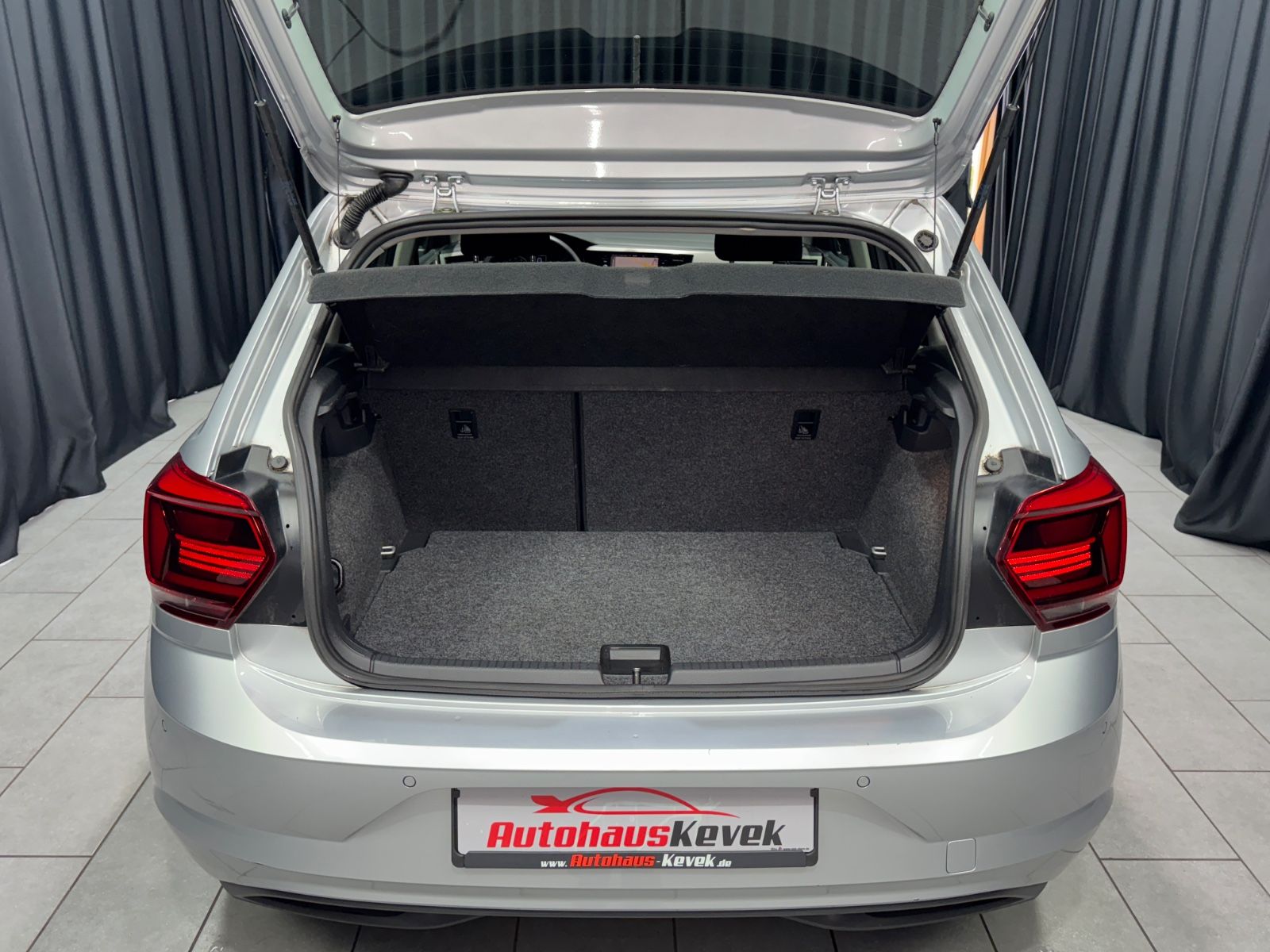 Fahrzeugabbildung Volkswagen Polo VI Comfortline|PDC|NAVI|1.HAND