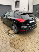 Ford Focus 1,0 EcoBoost 92kW ST-Line Black ST-Lin... - Ford Focus: ST Line Black