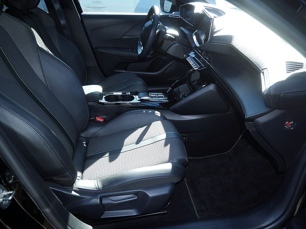 Peugeot e-208 GT+ Elektromotor 136 SHZ NAVI ACC LED PANO imagem 2