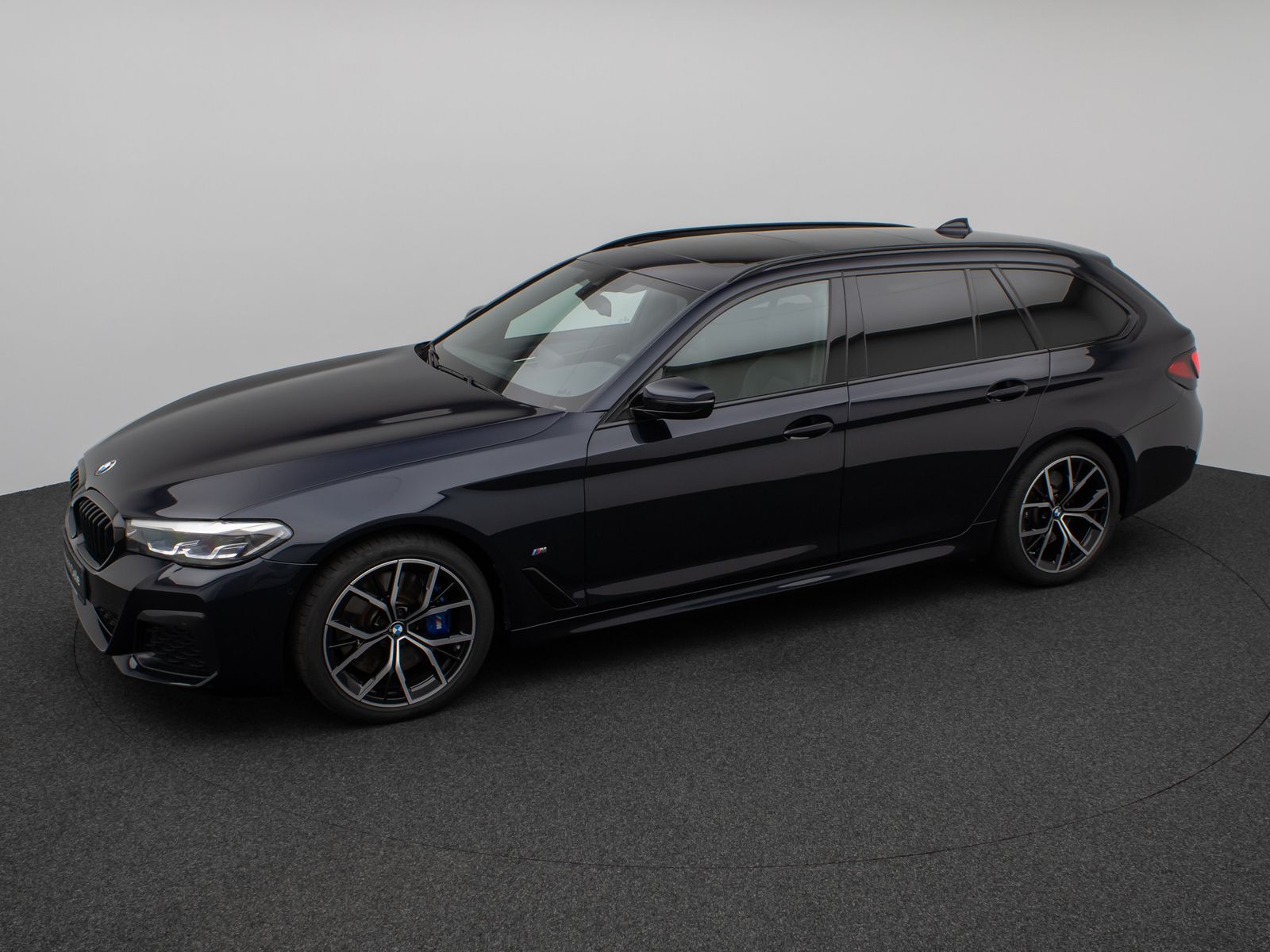 Fahrzeugabbildung BMW 540d xD M Sport Panorama DAB B&W Fernlichtassist