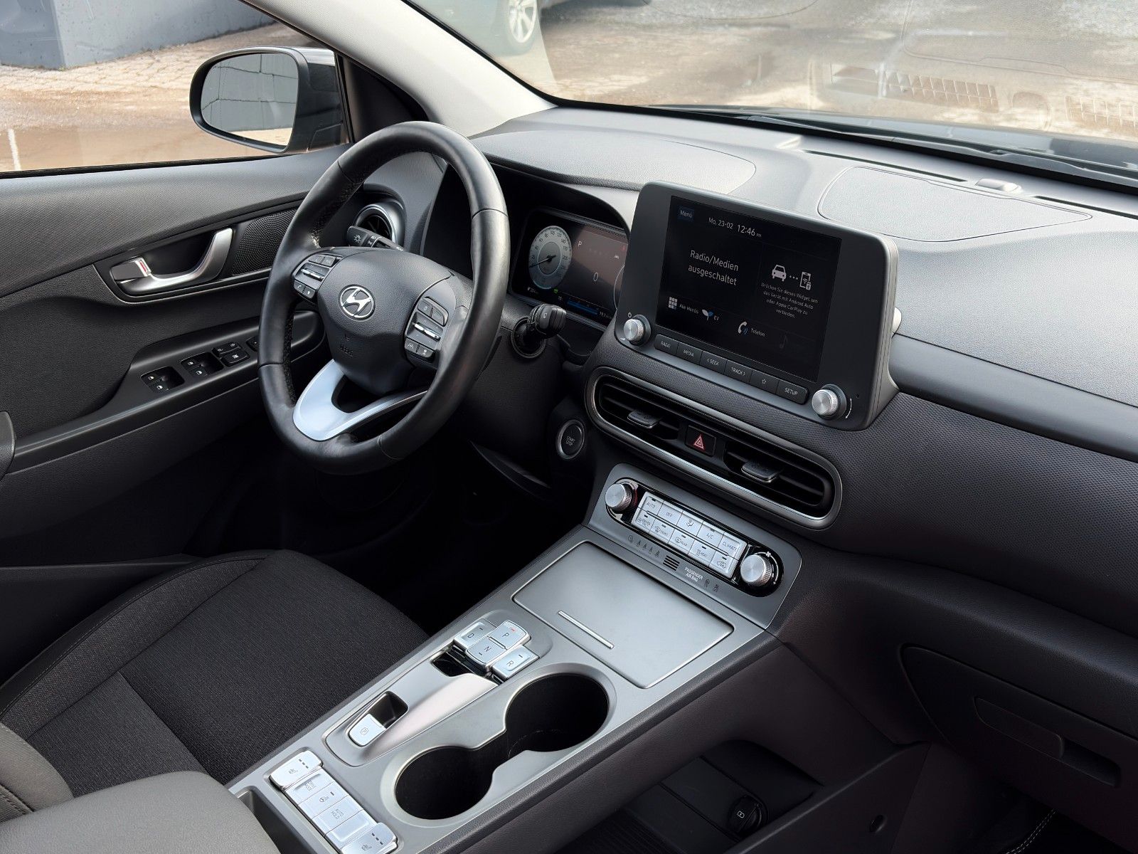 Fahrzeugabbildung Hyundai KONA E Select ACC LHZ SHZ LKAS PDC Kam CarPlay