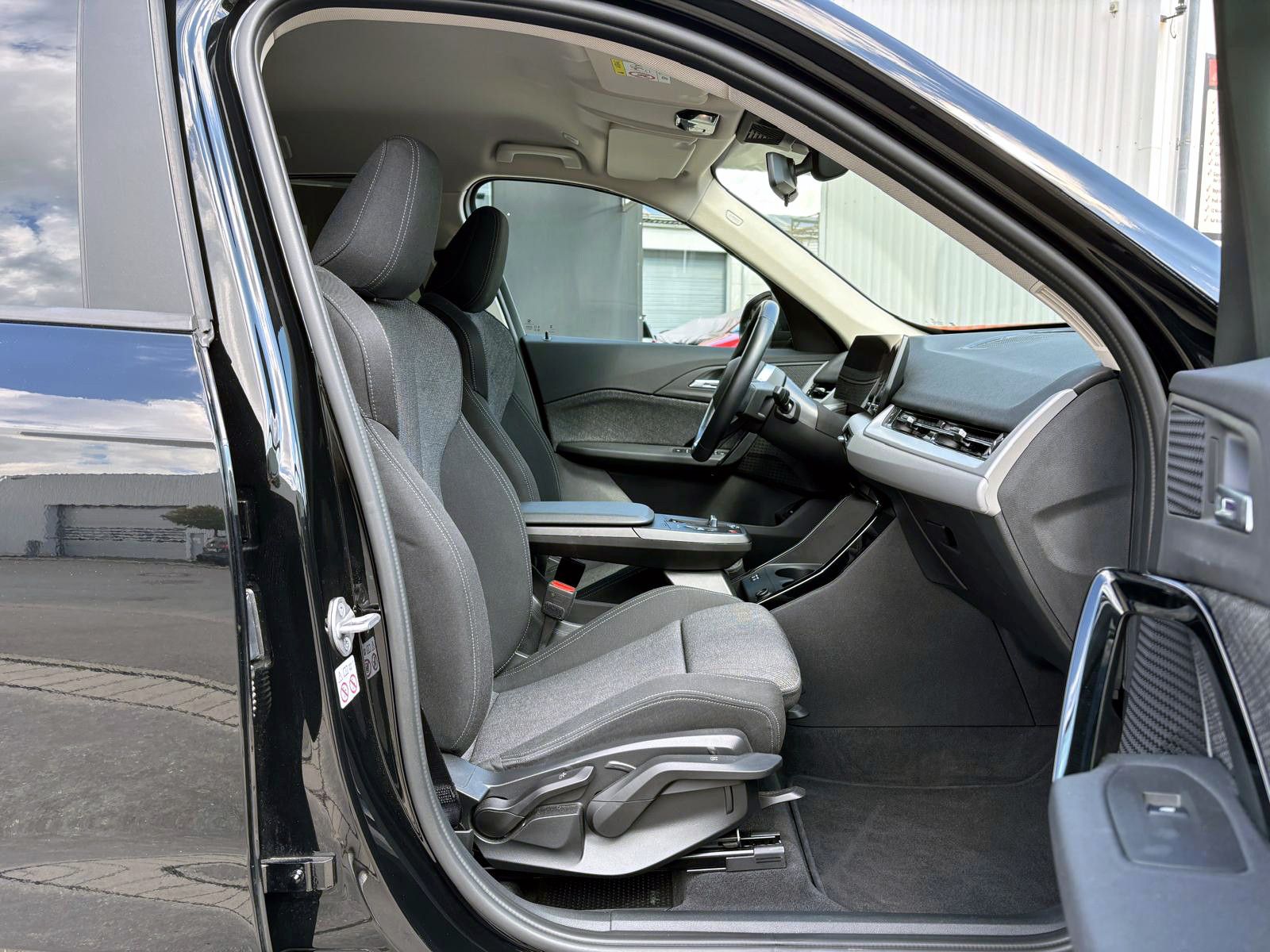 Fahrzeugabbildung BMW X1 sDrive 18i Steptr. ACC KAM PDC LED NAV AHK