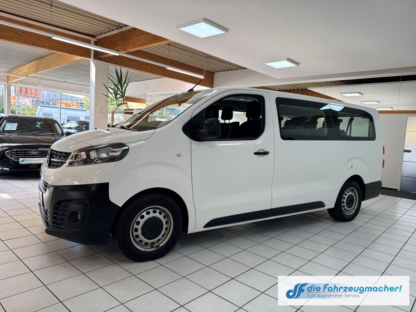 Fahrzeugabbildung Opel Vivaro Kombi L 1.5 D EU6d-T Apple CarPlay Androi