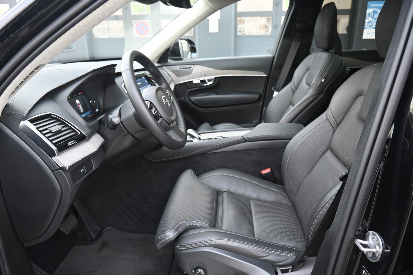 Fahrzeugabbildung Volvo XC90 B5D AWD Ultimate Bright*LED*PANO*STHZ*360