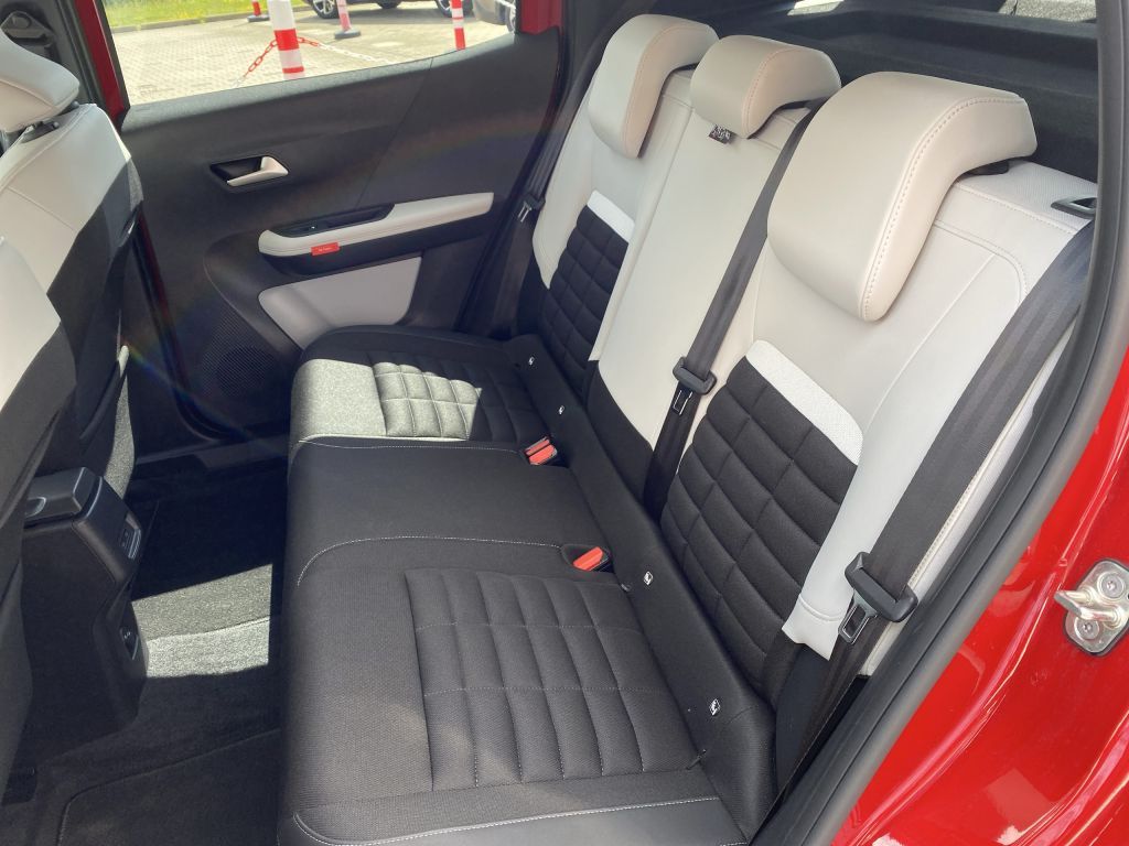 Fahrzeugabbildung Citroën e-C3 Aircross MAX *11KW Lader*Navi*Allwetter*Cam