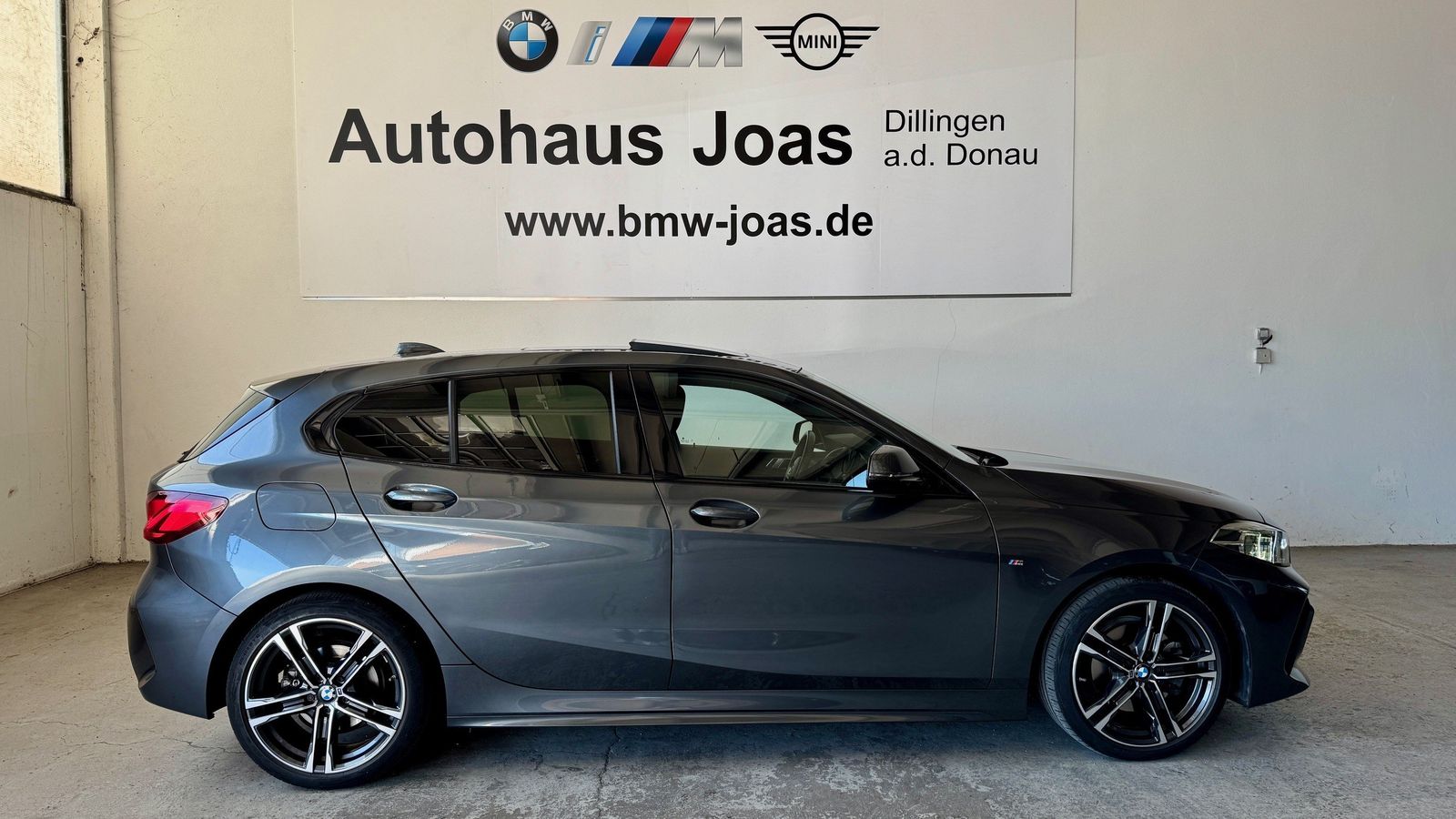 Fahrzeugabbildung BMW 118i M-Sportpaket | 18" LMR | Panodach | Lenkr.h