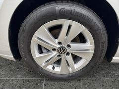 Fahrzeugabbildung Volkswagen Golf VIII Lim. Life LED Navi Sitzh Massage ACC