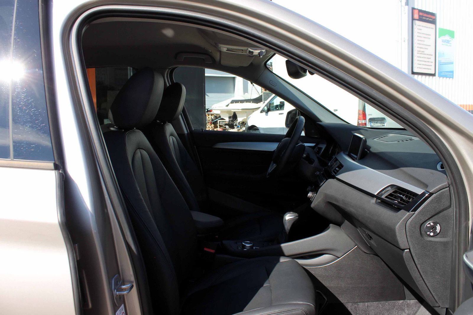 Fahrzeugabbildung BMW X1 xDrive25e Advantage LED KAM ACC SHZ NAV H&K