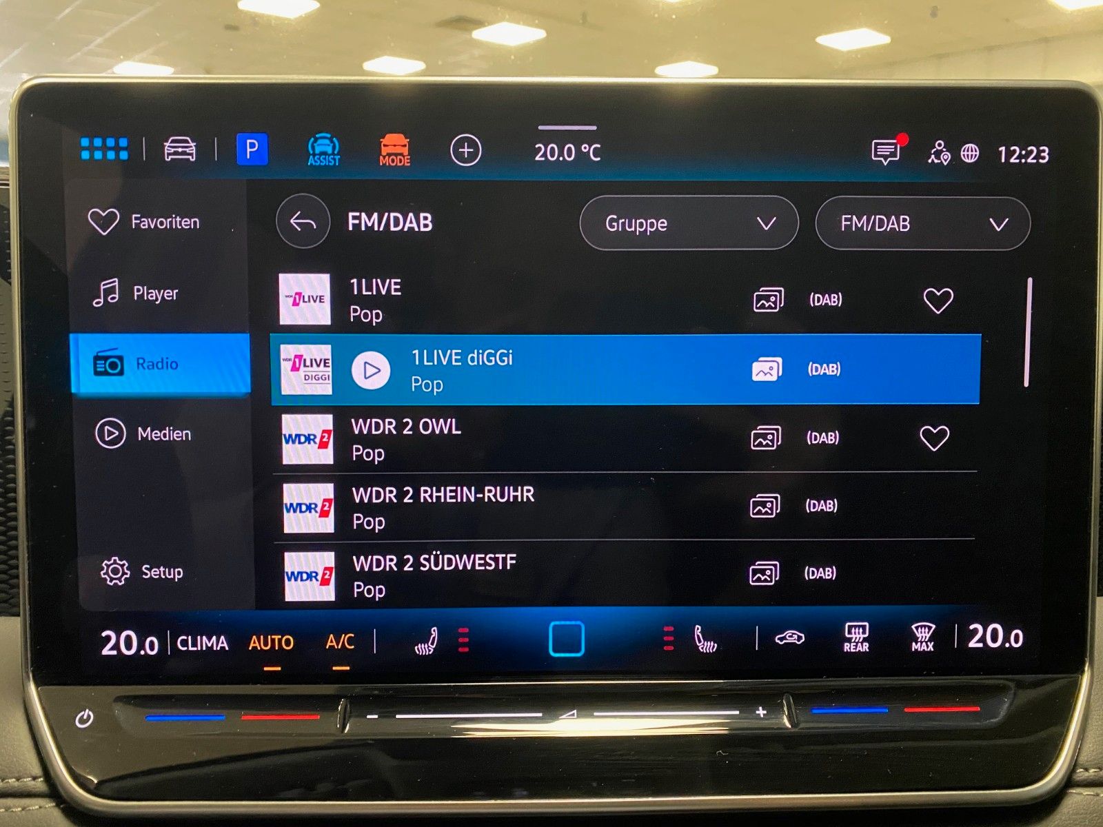 Fahrzeugabbildung Volkswagen Tiguan 1.5 eTSI OPF DSG +ACC+LED+NAVI+PARKASSIST