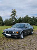 BMW Oldtimer 730i 7er E32 - BMW 730: E32
