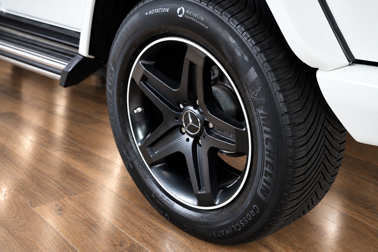 Fahrzeugabbildung Mercedes-Benz G 350 d*AMG*S-Dach*HarmanKardon*Memory*Sitzklima
